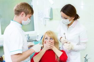 woman afraid of dentist